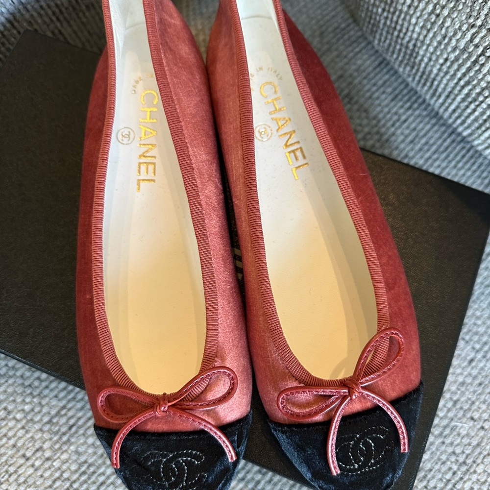 NEW CHANEL 24A Dark Pink Velvet Cap Toe Ballerina Flats